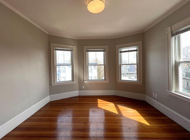 Building Photo - 107 Oxford St