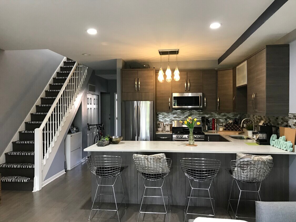 Kitchen - 2524 W Bloomingdale Ave