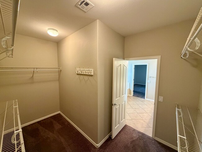 Building Photo - 2168 Sawtooth Mountain Dr