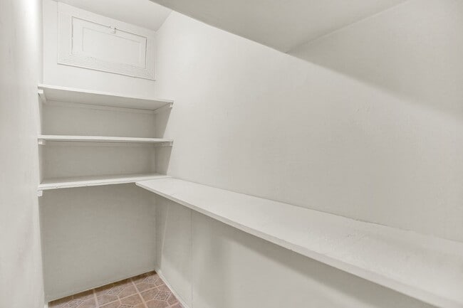 Building Photo - Beautiful renovated 1 bedroom in the heart...