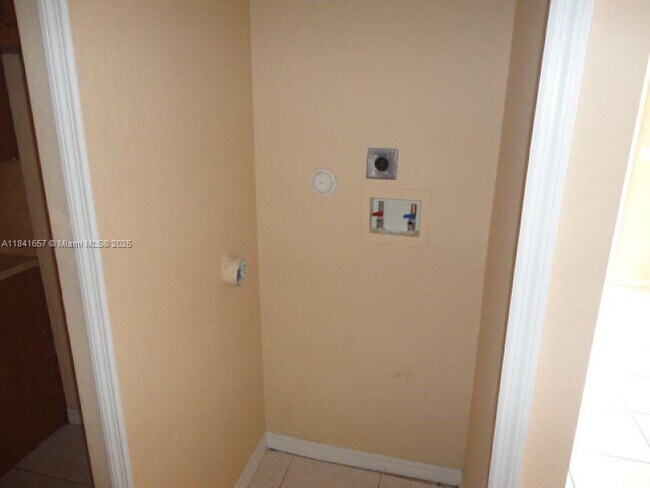 Foto del edificio - 650 SW 7th Terrace