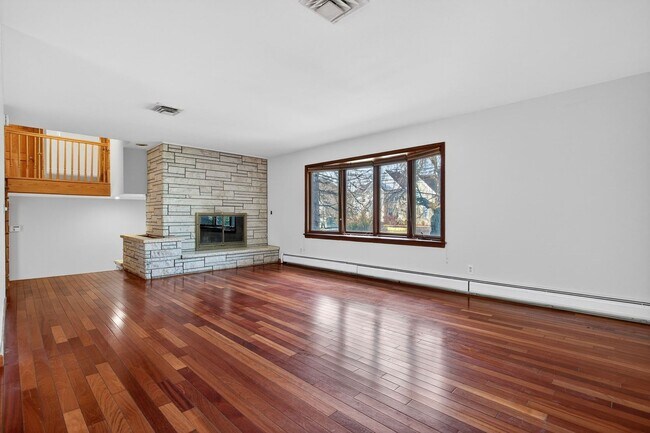 Building Photo - 352 Rahway Rd