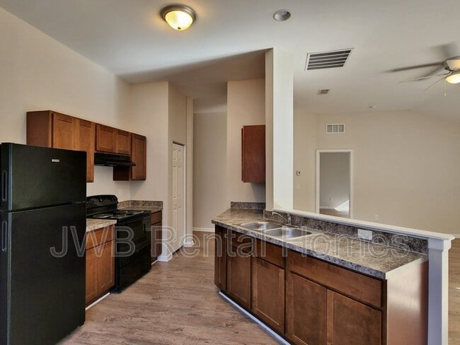 Foto del edificio - 9951 Rosewood Glen Ln
