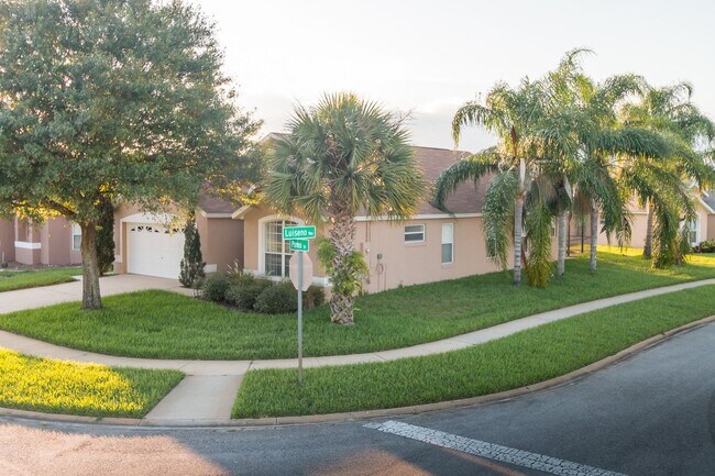 Foto del edificio - Beautiful Fully Furnished 4 Bedroom 3 Bathroom Pool Home!!!