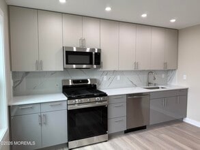 Building Photo - 4 Beachway Ave