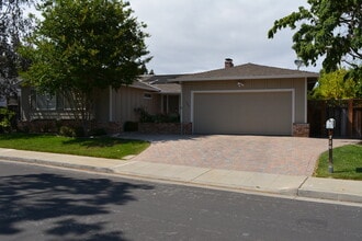 Building Photo - 726 Rustic Ln