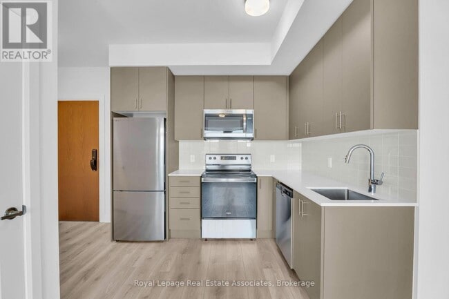 Building Photo - 3240-3240 William Coltson Ave
