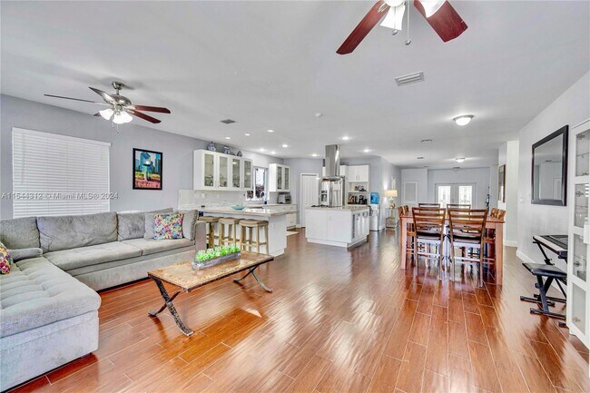 Foto del edificio - 2420 SW 15th St