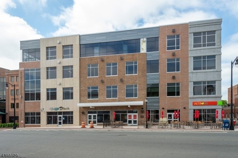 Foto principal - 46 E Main St