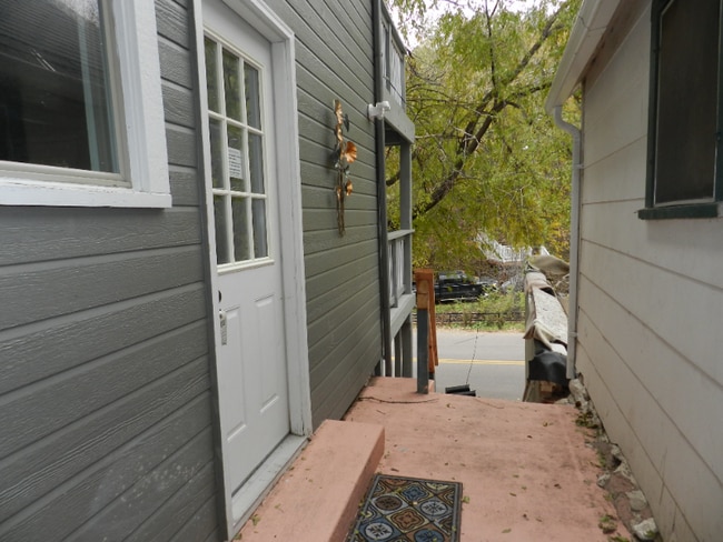 Building Photo - 358 Ruxton Ave