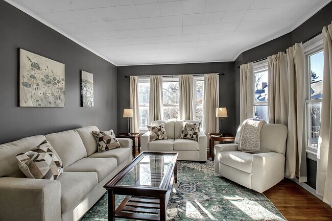 Foto del edificio - 580 Potomac Ave