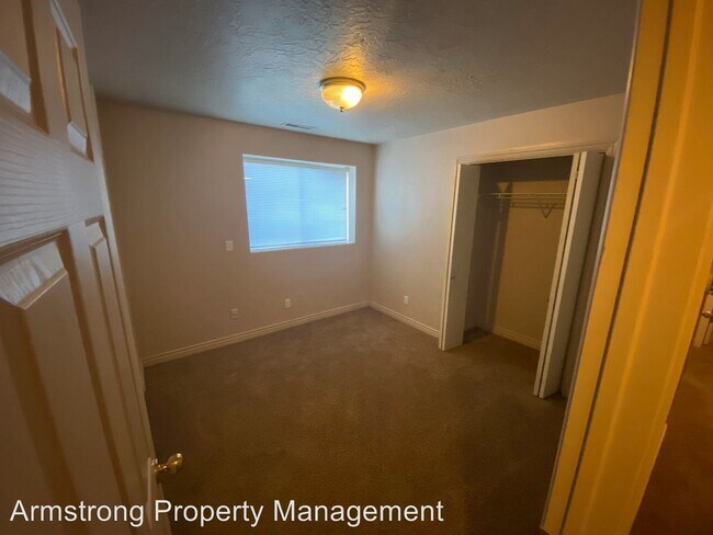 Building Photo - 3 br, 2 bath Apartment - 221 S 1050 W #27