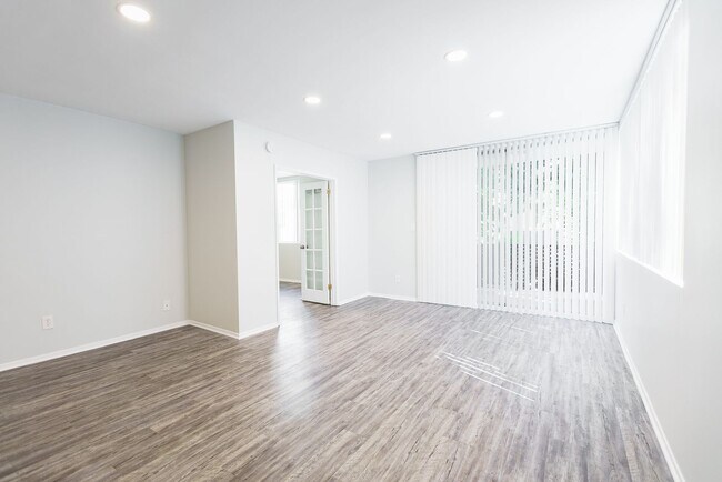 Foto del interior - 816 S. Bundy Dr
