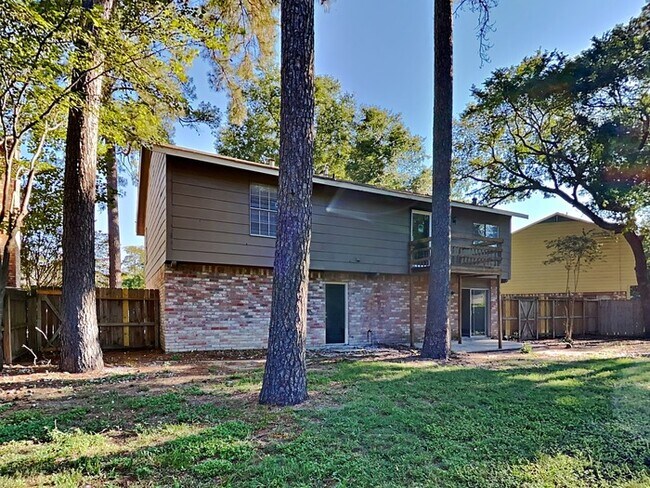 Building Photo - Charming 4/2 Home!!!