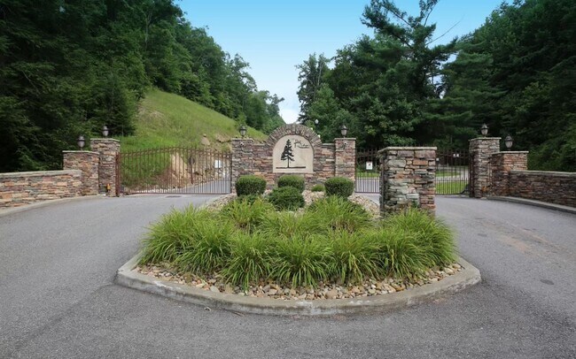 Building Photo - 660 Creekstone Ridge