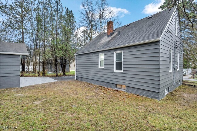 Building Photo - 12931 Fruitside Rd
