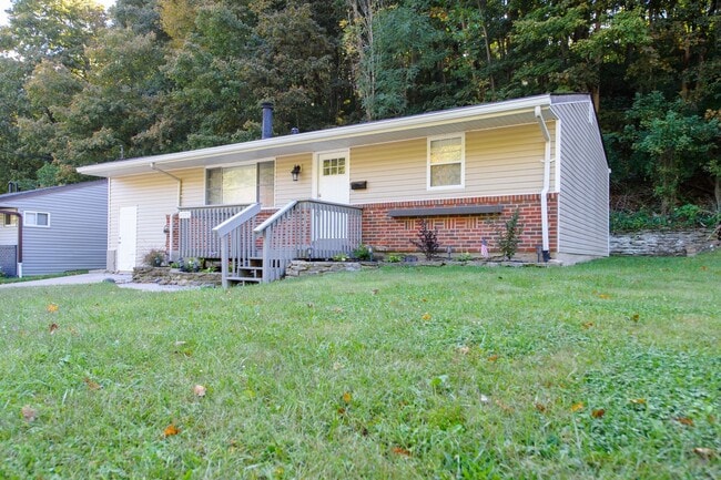 Building Photo - REMODELED BRICK & VINYL RANCH WAITING FOR ...