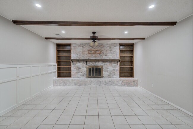 Foto del edificio - Spacious 3 bed 2 bath with Large Bonus Room!!