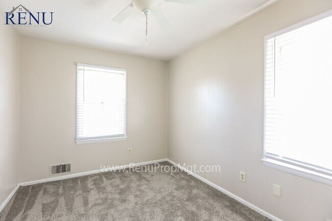 Foto del edificio - Available Now!