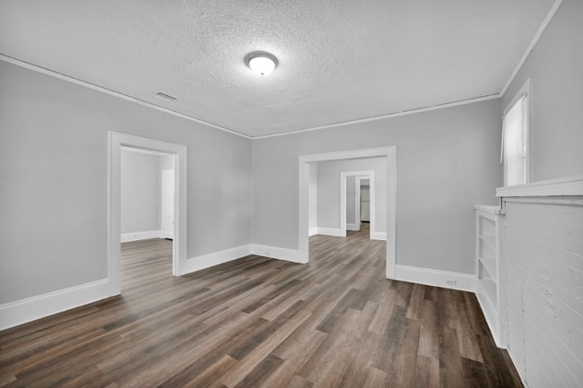 Building Photo - 326 Basswood St