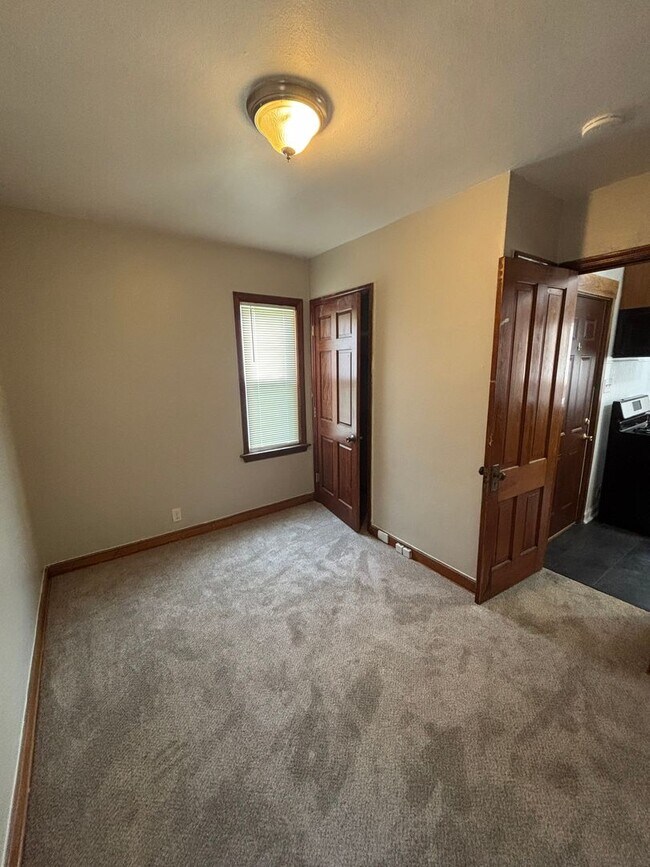 Building Photo - Charming 3-Bedroom in the Heart of Riverwest
