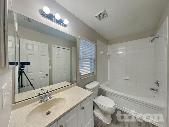 Foto del edificio - 11759 Lynmoor Dr