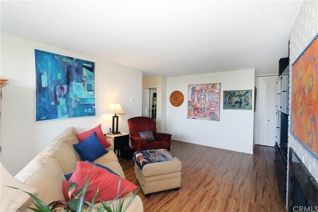 Building Photo - 5875 Doverwood Dr