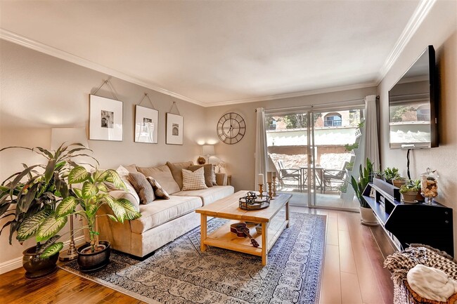Foto del edificio - 7160 Shoreline Dr