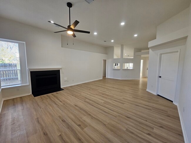 Foto del edificio - 3102 Great Lakes Ave