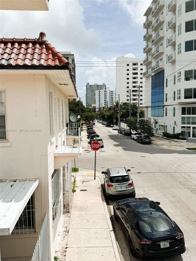 Foto del edificio - 711 NW 1st St