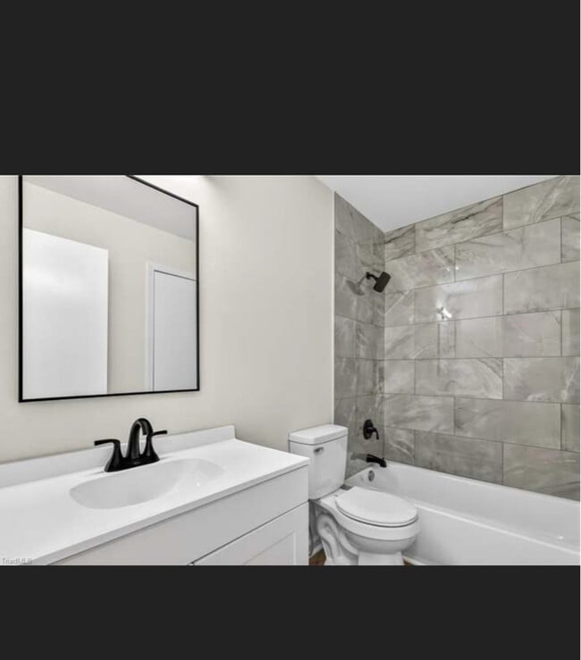 Building Photo - 2204 Dulaire Rd