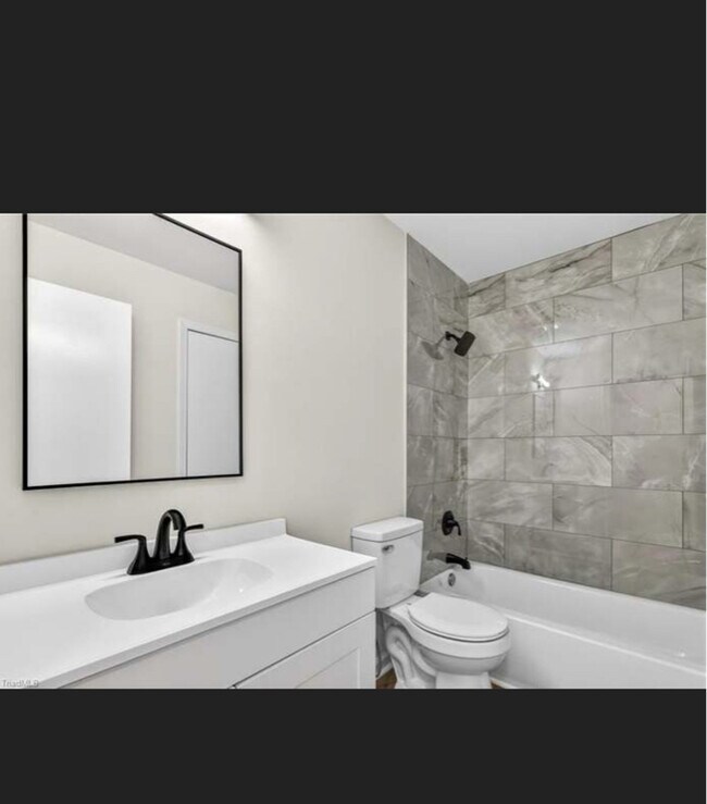 Foto del edificio - 2204 Dulaire Rd