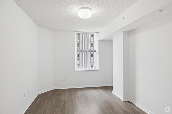 Apartamento Lilac de 2 habitaciones y 2 baños - 1024 pies cuadrados - Dormitorio principal - The Strand