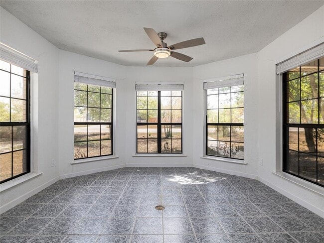 Building Photo - 148 Discovery Ln