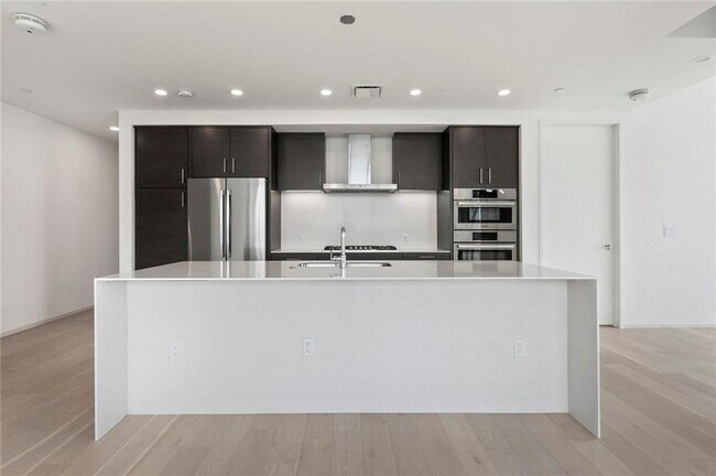 Foto del edificio - 301 West Ave