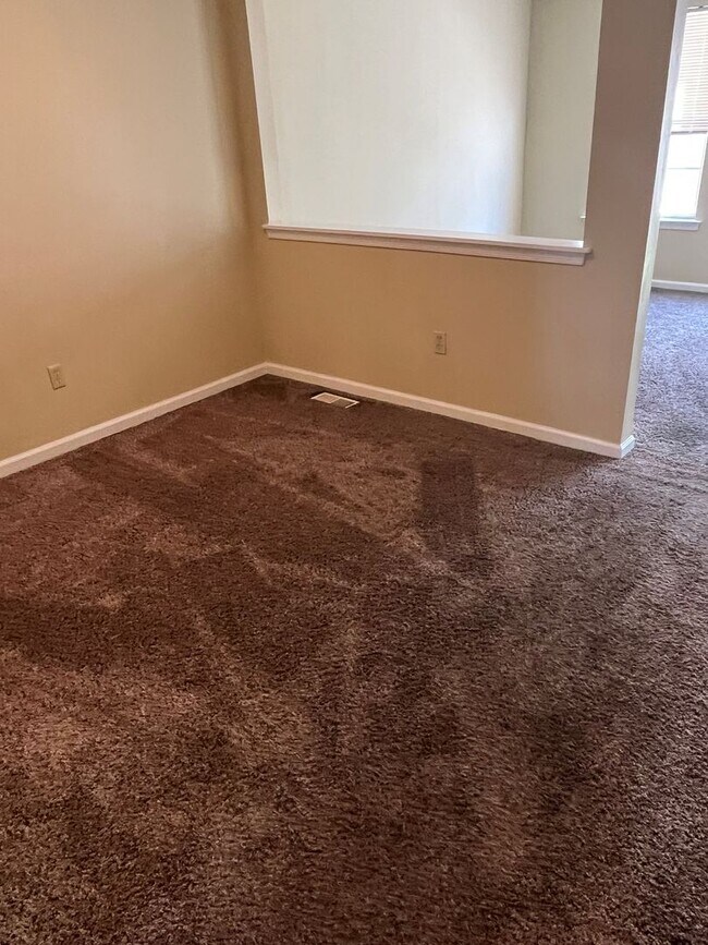 Building Photo - Patriot's Ridge 2 Bd / 1.5 Bth Condo in Ce...