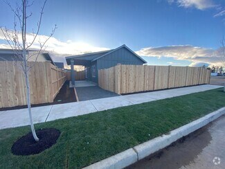 Building Photo - 4907 SW Zenith Ave