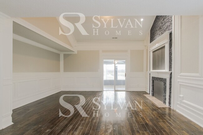 Building Photo - Remarkable Value. Unbeatable Location!