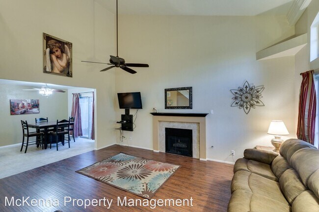 Building Photo - 2 br, 2.5 bath House - 2817 Briar Knoll Dr