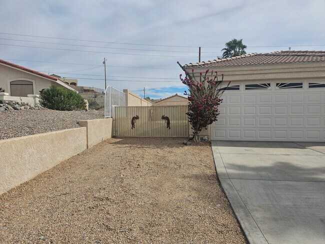 Building Photo - Unfurnished Long Term Pool & Spa