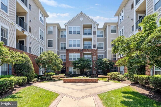 Foto del edificio - 4860 Eisenhower Ave