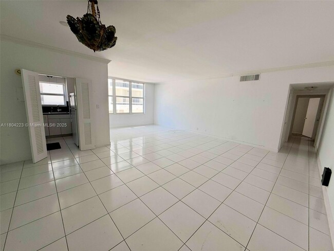 Building Photo - 4747 Collins Ave
