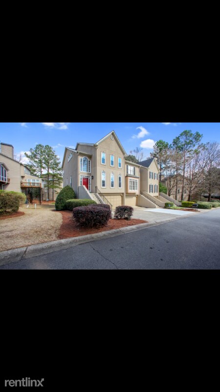 Building Photo - 3 br, 3.5 bath Townhome - 2540 OAKWOOD WAY SE