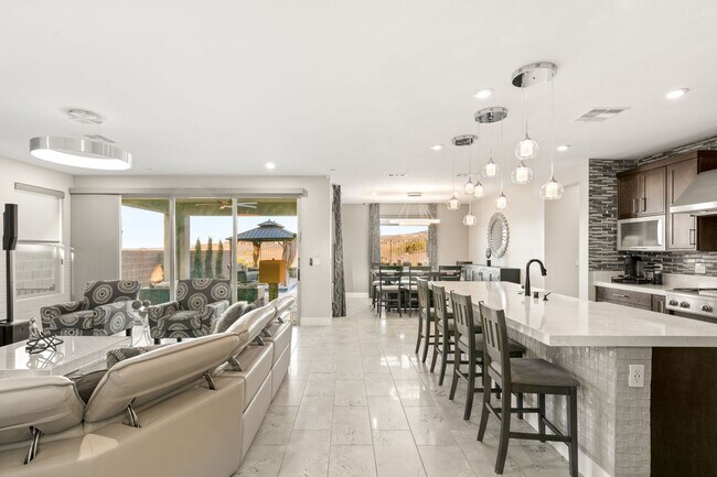 Building Photo - WONDERFUL 4 BEDROOM HOME IN MACDONALD RANCH.
