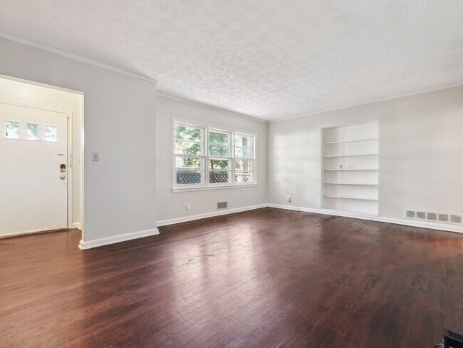 Foto del edificio - Pet Friendly 3 Bedroom/2 Bathroom Single Family Home with Home Theater in Decatur, Georgia - Perf...