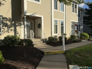 Building Photo - 204 Country Club Ct