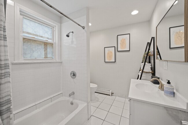 Foto del edificio - 37 W 50th St