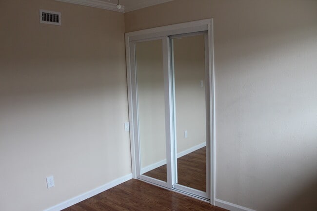 Building Photo - 4649 Mt Armet Dr