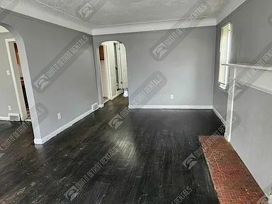 Primary Photo - 15865 Biltmore St