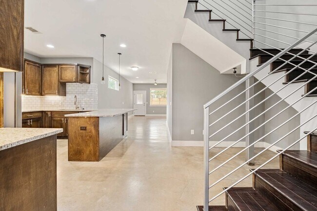 Foto del edificio - 7302 Bennett Ave